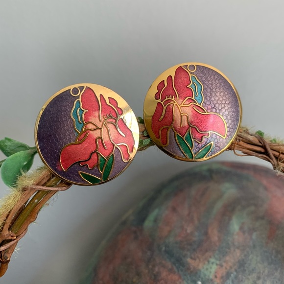 vintage metal & floral ear clips - Picture 3 of 8